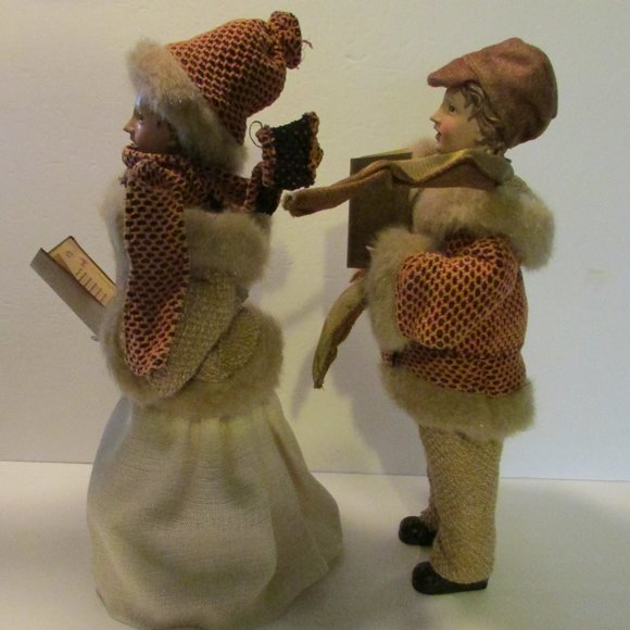 lot of 4 Christmas Caolers family dolls winter decor figures - Picture 11 of 14